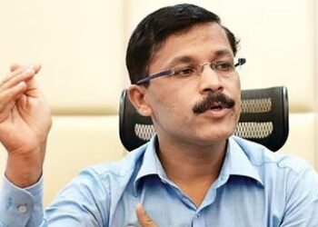 पुण्यात तुकाराम मुंढे ॲक्शन मोडमध्ये! २४ तासांत १० परवाने रद्द; ‘गोल्डन बेकरी’ही सील