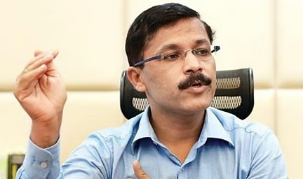 पुण्यात तुकाराम मुंढे ॲक्शन मोडमध्ये! २४ तासांत १० परवाने रद्द; ‘गोल्डन बेकरी’ही सील