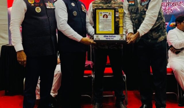 कारगिल विजय दिनानिमित्त सैनिक रत्न पुरस्काराने सुभेदार सुभाष दरेकर यांचा गौरव