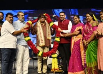 अशोक सराफ यांनी मराठी सिनेमाला वेगळी उंची दिली – मुख्यमंत्री देवेंद्र फडणवीस