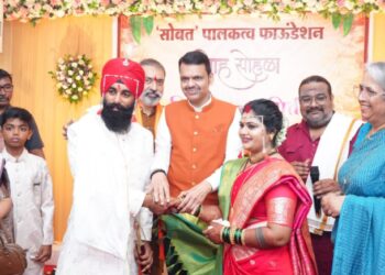 मुख्यमंत्री देवेंद्र फडणवीस यांनी लावली ‘कन्यादाना’ची हजेरी; कोरोनात पती गमावलेल्या दत्तक कन्येचा थाटात पुनर्विवाह