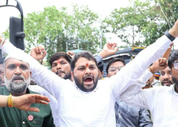 पोलिसांची नोटीस येऊनही रविकांत तुपकर मुंबईत आंदोलनावर ठाम; शेतकरी कर्जमाफीसाठी २७ ऑगस्टला मंत्रालयावर धडक देण्याचा इशारा!