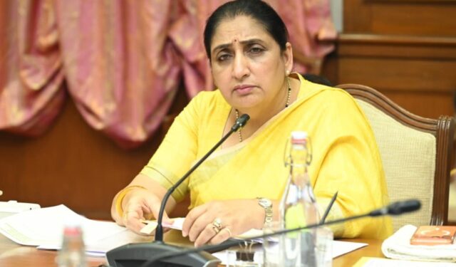 म्हाडाच्या प्रलंबित गृहनिर्माण प्रकल्पांना तातडीने गती द्या; सर्वसामान्यांसाठी मोठी घरांची लॉटरी लवकर जाहीर करा – उपमुख्यमंत्री सुनेत्रा अजित पवार