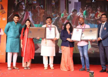 ‘होम मिनिस्टर’च्या नव्या पर्वाची विश्वविक्रमी २५०० हून अधिक महिलांनी केले लाडक्या ‘भावोजीं’चे औक्षण!