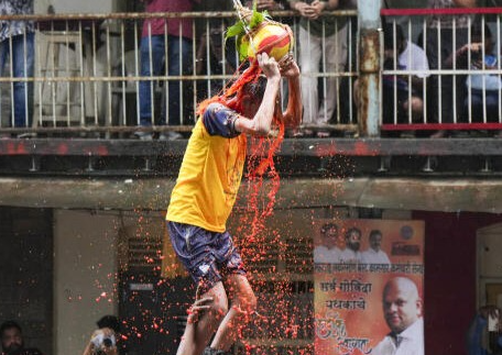दहीहंडीतील थराराला विम्याचे कवच! थर कोसळल्यास गोविंदांना मिळणार १० लाखांचे आर्थिक संरक्षण