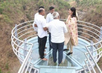 जव्हारचा ‘ग्लास स्कायवॉक’ ठरतोय सुपरहीट! दोनच दिवसांत १६००हून अधिक पर्यटकांची हजेरी
