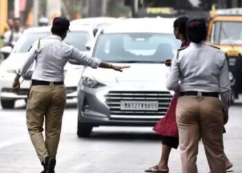 मुंबईत ‘राँग साइड’ वाहनचालकांवर पोलिसांचा बडगा; सहा महिन्यांत ११,५७९ जणांवर कारवाई