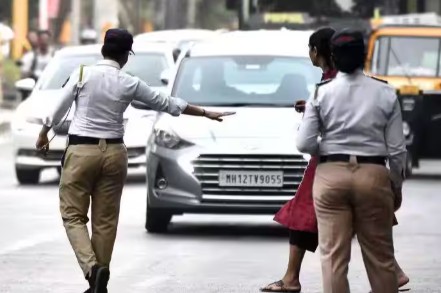 मुंबईत ‘राँग साइड’ वाहनचालकांवर पोलिसांचा बडगा; सहा महिन्यांत ११,५७९ जणांवर कारवाई