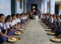 डहाणूतील आश्रमशाळांमध्ये ३ महिन्यांपासून चपातीचा तुटवडा; २० हजार विद्यार्थ्यांच्या पोषणावर प्रश्नचिन्ह