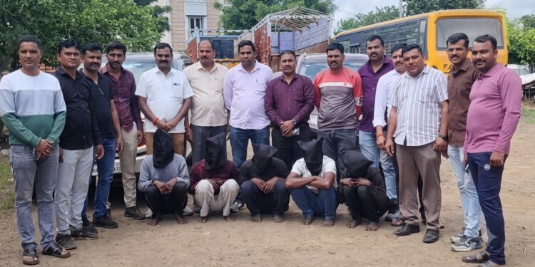 समृद्धी महामार्गावर १८ लाखांचा दरोडा टाकणारी टोळी नाशिक पोलिसांच्या जाळ्यात
