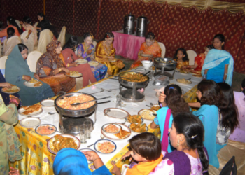 नव्या गाड्यांवर बंदी अन् लग्नात ‘एकच डिश’; पाकिस्तानमध्ये अचानक लॉकडाऊनसारखी परिस्थिती का निर्माण झाली?