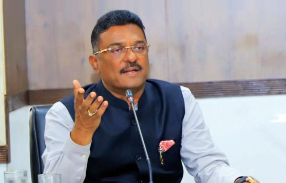 एसटीला आर्थिक बळ देण्यासाठी ‘विना वाहक’ बससेवा घेणार गती! – सरनाईकांचे निर्देश