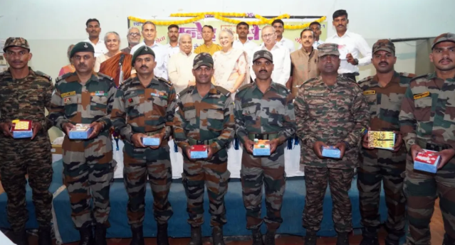 मायभूमीच्या रक्षकांसाठी दिवाळीचा गोडवा; ठाणे-डोंबिवलीतून यंदा १४ हजार सैनिकांना फराळ
