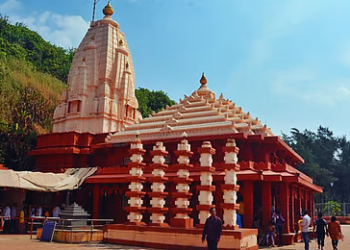 गणपतीपुळे मंदिरात अखेर ड्रेस कोड लागू; १ जानेवारी २०२७ पासून तोकड्या कपड्यांमध्ये प्रवेशबंदी!