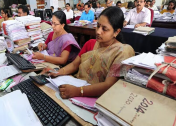 सरकारी दिरंगाईला अखेर लगाम! ७ दिवसांपेक्षा जास्त फाईल रोखल्यास अधिकारी-कर्मचाऱ्यांवर थेट कारवाई