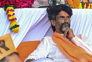 जरांगेंच्या आंदोलनापुढे सरकार नमले; मराठा-कुणबी विद्यार्थ्यांसाठी थेट ४ मोठे जीआर जारी