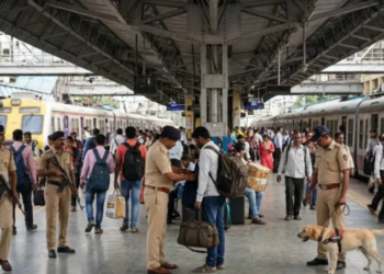 गणेशोत्सवाच्या पार्श्वभूमीवर मुंबईत हायअलर्ट; चिंचपोकळी आणि करी रोड स्थानकांवर गर्दी नियंत्रणासाठी ४५० अतिरिक्त गृहरक्षक तैनात!