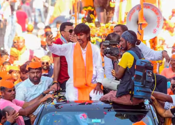 जरांगे पाटील मुंबईच्या दिशेने; आझाद मैदानात ५० जणांसह ठिय्या, दुपारनंतर आंदोलन तीव्र होणार?