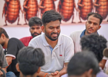 MPSC पेपरफुटी प्रकरण तापलं; परीक्षार्थ्यांच्या आंदोलनाला ‘कॉकरोच जनता पाटी’चा पाठिंबा