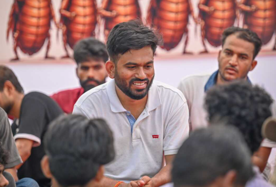 MPSC पेपरफुटी प्रकरण तापलं; परीक्षार्थ्यांच्या आंदोलनाला ‘कॉकरोच जनता पाटी’चा पाठिंबा