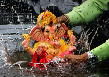 लाडक्या बाप्पाला मुंबईकरांचा भावपूर्ण निरोप; रात्रीपर्यंत २५ हजारांहून अधिक मूर्तींचे विसर्जन