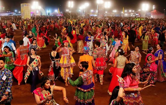 गरब्यात मुस्लिमांना प्रवेश नाही; विश्व हिंदू परिषदेच्या नियमावलीमुळे राज्यात चर्चेला उधाण!