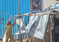 फुटपाथ पादचाऱ्यांसाठी मोकळे करण्यासाठी पोलिसांचे ‘ऑपरेशन १०० किमी’!
