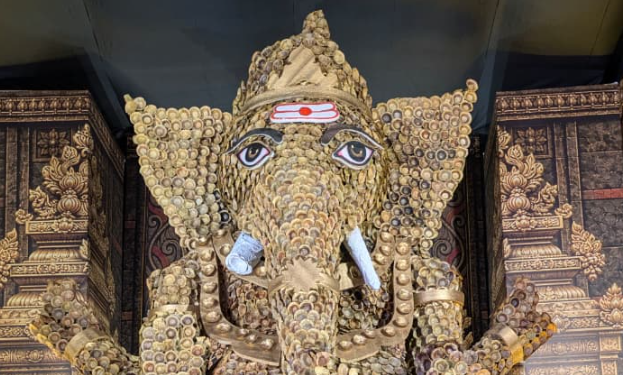 कोल्हापुरात ११११ द्रोणांपासून साकारली १८ फुटी गणेशमूर्ती; विसर्जनानंतर महाप्रसादासाठी होणार पुनर्वापर!