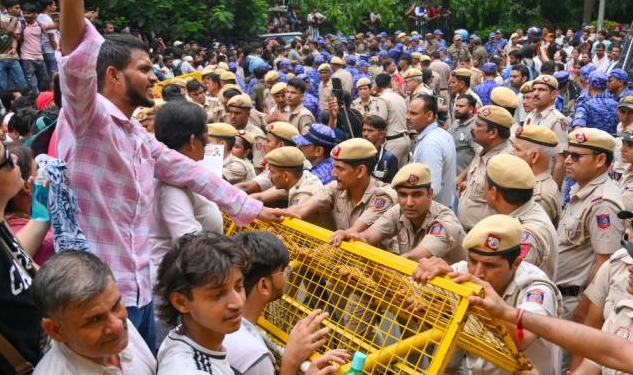 दिल्लीत हायअलर्ट! मुख्य निवडणूक आयुक्तांच्या राजीनाम्यासाठी जंतर-मंतरवर आंदोलन