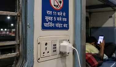 रेल्वेत ‘या’ वेळेत मोबाईल चार्जिंग बंद; प्रवाशांच्या सुरक्षेसाठी रेल्वे बोर्डाचे कडक निर्देश