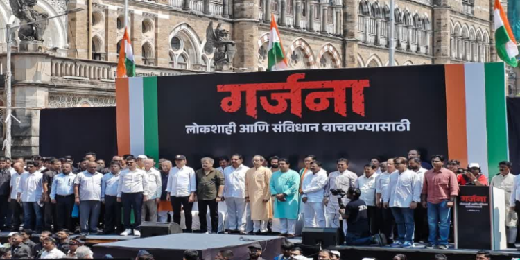 मुंबईत रंगला राज-उद्धव ठाकरेंचा ‘गर्जना मोर्चा’; निवडणूक आयोगाच्या मुख्य आयुक्तांची हकालपट्टी आणि बॅलेट पेपरची केली मागणी