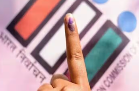 पदवीधर-शिक्षक मतदारसंघाचा थरार; १८२ उमेदवारांचे भवितव्य मतदारांच्या हाती!